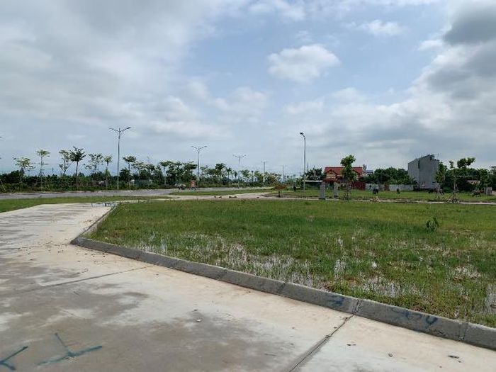 Điểm đấu giá X1, thôn Yên Vinh, xã Thanh Lâm (huyện Mê Linh) đang chờ khách hàng.