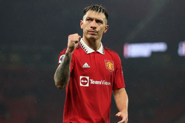 Martinez đang là trụ cột khó thay thế ở hàng thủ MU. Ảnh: Reuters.