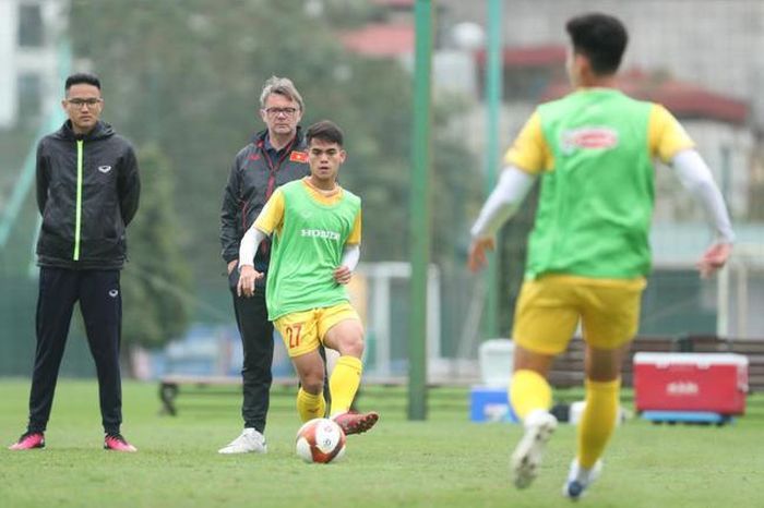 Văn Khang là lựa chọn tối ưu của HLV Troussier ở hành lang trái. Ảnh: VFF