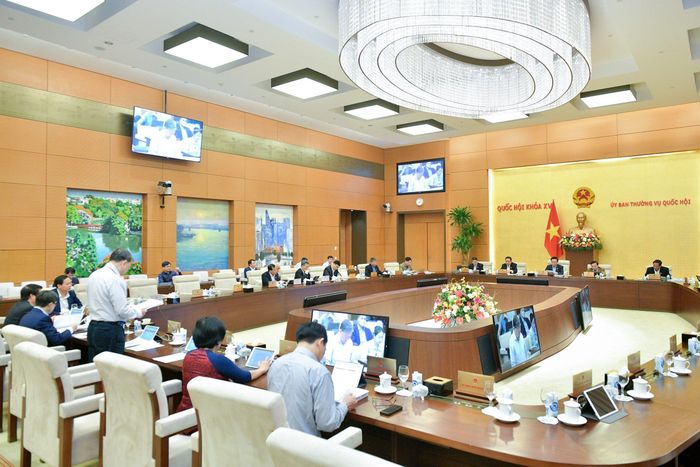 Quang cảnh phiên họp 