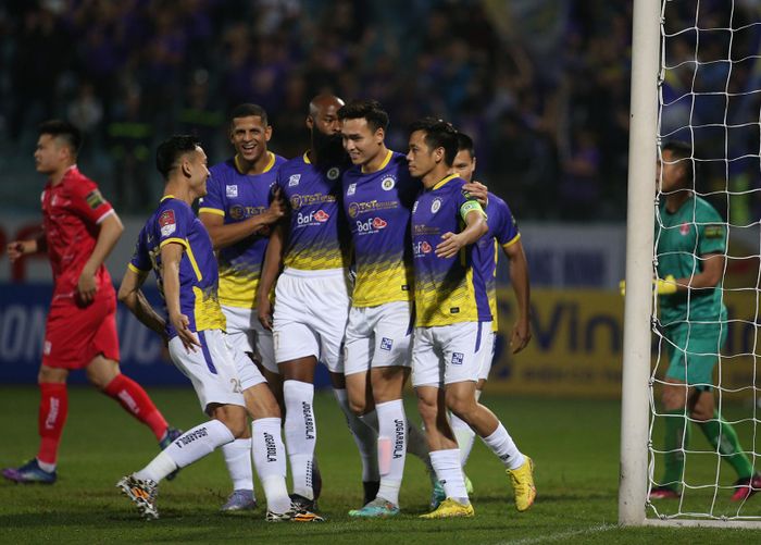 Bàn thắng sớm giúp tinh thần của Hà Nội FC lên cao, làm chủ thế trận và tạo ra nhiều cơ hội trước khung thành Hải Phòng.