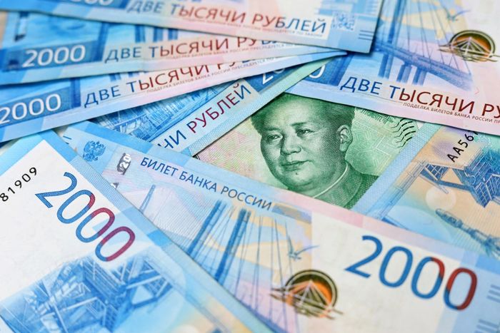 “Ngoài những lĩnh vực truyền thống như khoa học kỹ thuật hay quốc phòng, hợp tác kinh tế - thương mại cũng trở nên gần gũi hơn bao giờ hết. Tỷ trọng ngày càng tăng của đồng Nhân dân tệ trên thị trường ngoại hối Nga là phù hợp với kỳ vọng và cho thấy rõ bước tiến”.