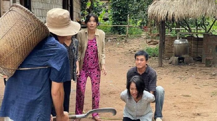 Những con người lam lũ, vất vả nhưng lại chứa đựng nhiều nỗi niềm.