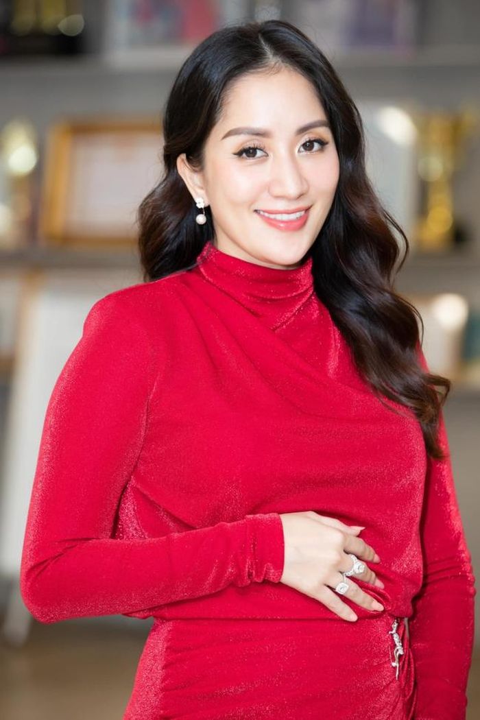 Khánh Thi đang mang thai bé thứ 3 (Ảnh: FBNV)