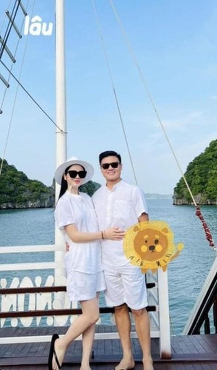 Cụ thể, Chu Thanh Huyền chia sẻ: "Yên tâm tao đẻ, nhìn mà xem, 6 đứa, 7 đứa là chuyện bình thường. Mọi người biết không, mẹ em đẻ 5 người con, sau này em sẽ được gen đẻ lắm từ mẹ em. Nên là bớt khẩu nghiệp đi. Đồn người ta cắt buồng trứng, nghe ghê bỏ m* ra...