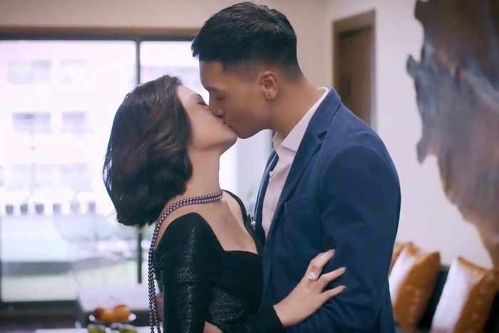 Kiều Anh và Mạnh Trường trong 'Hồ sơ cá sấu'.