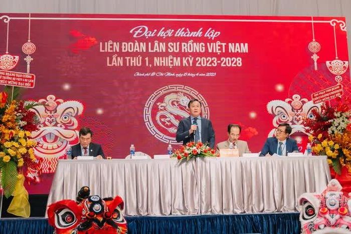 Tiến sĩ Khoa học Giáo dục Phạm Quang Long được bầu làm Chủ tịch của Liên đoàn Lân Sư Rồng Việt Nam nhiệm kỳ 2023-2028. Ảnh: Anh Thư