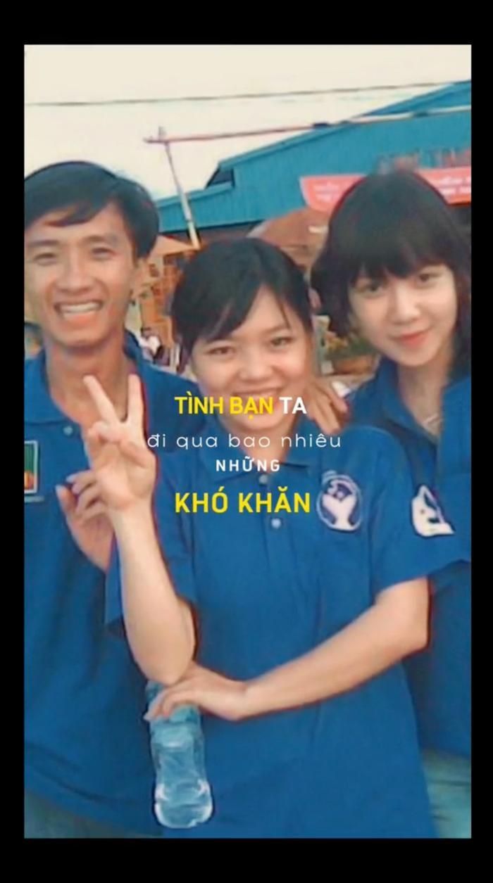Qua những bức ảnh, có thể đoán ra đây là hồi Minh Hà học đại học. Không cần son phấn cầu kỳ, cô vẫn ghi điểm với mặt mộc. Kiểu tóc mái bằng cũng đồng hành với cô suốt từ ngày ấy đến nhiều năm sau này
