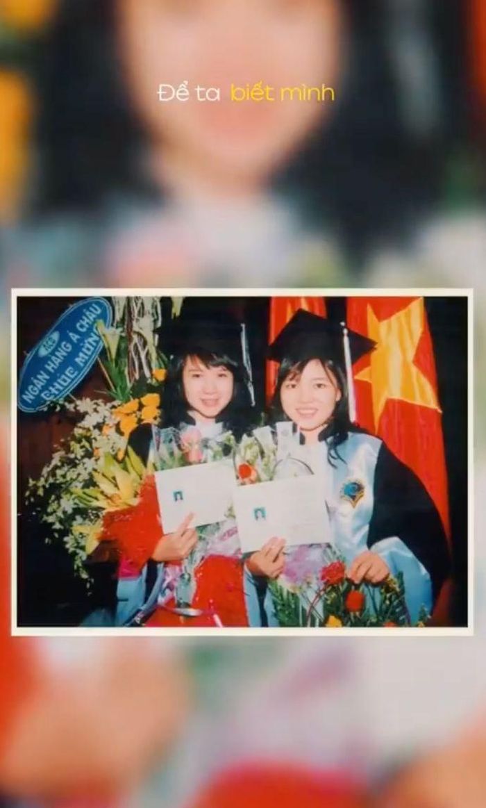 Thời trẻ, Minh Hà có vẻ ưa chuộng để tóc mái ngố dày. Kiểu tóc này vốn dĩ khá dìm nhan sắc nhưng lại không thể khiến Minh Hà thời trẻ bớt xinh đi xíu nào