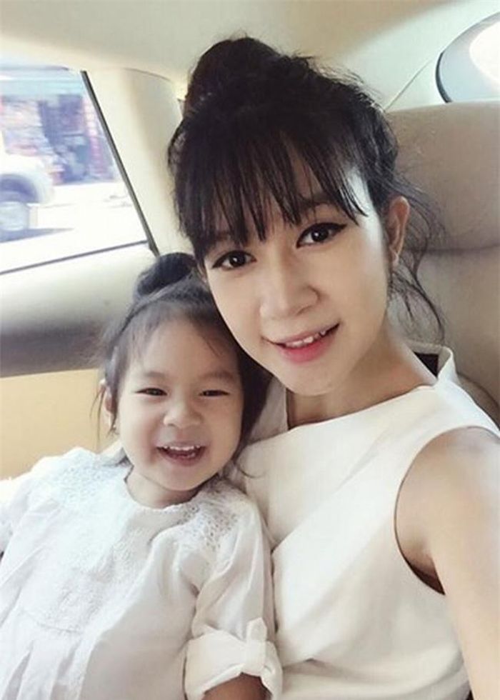 Bây giờ, dù đã làm mẹ của 4 nhóc tì nhưng nhan sắc của Minh Hà sau 20 năm không khác ngày còn trẻ