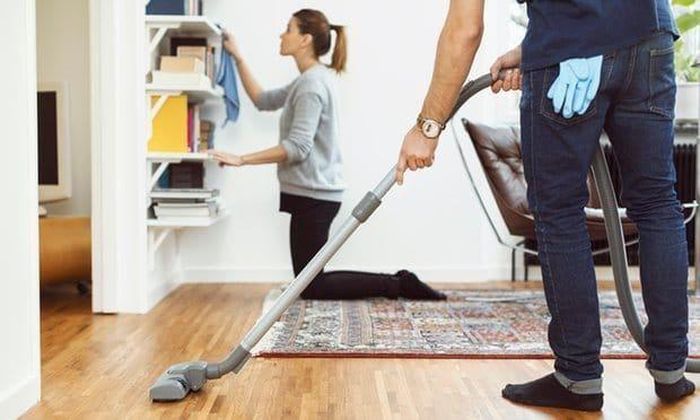 Dọn dẹp nhà cửa.