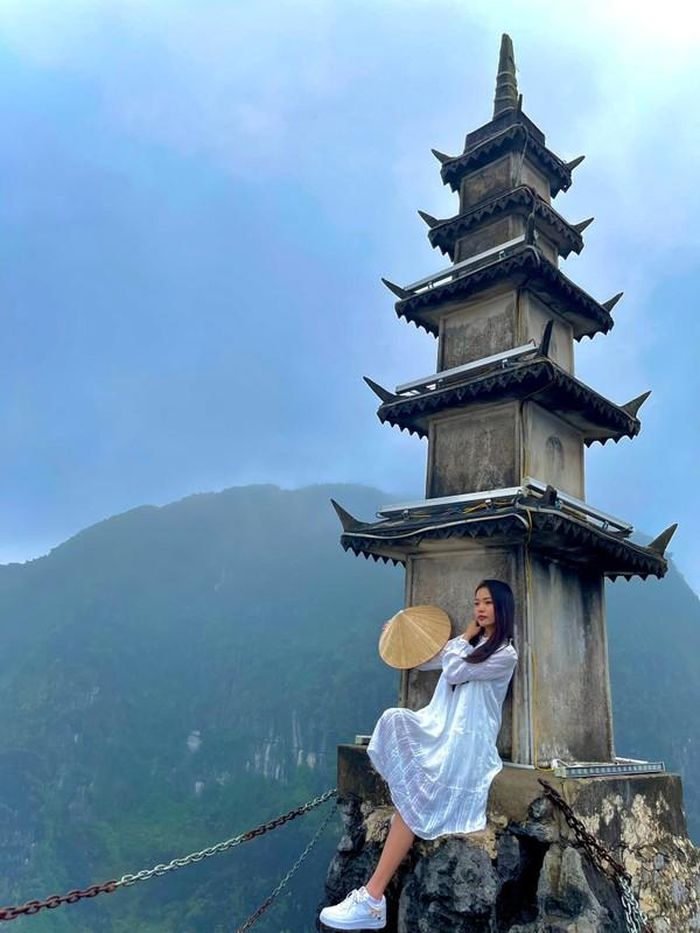 Ở một số địa điểm check-in Ninh Bình, giới trẻ cho ra lò nhiều khoảnh khắc cực đẹp, tuy nhiên không phải ai cũng có "nhân phẩm" tốt để làm được điều đó.
