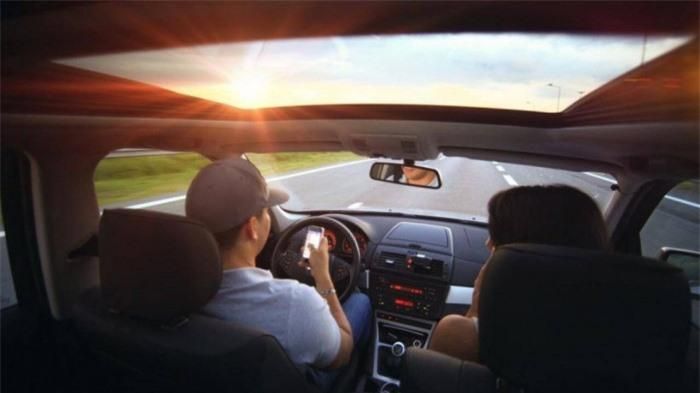 Mũ lưỡi trai cũng là một biện pháp bảo vệ khá tốt cho đôi mắt của tài xế dưới tác động của ánh nắng