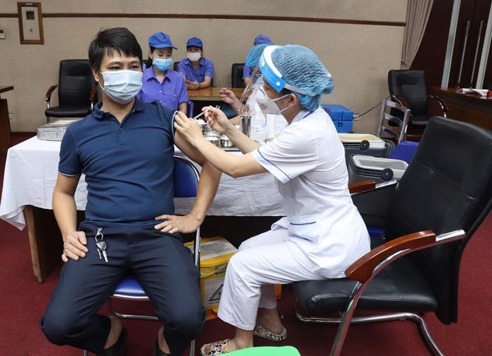Công tác y tế và chăm sóc sức khỏe cho người dân trên địa bàn huyện Đông Anh tiếp tục được duy trì ổn định. Ảnh: Doãn Thành