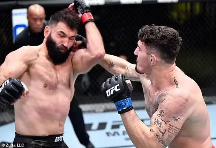 Cựu vô địch hạng nặng UFC Andrei Arlovski (trái) cũng đã sơn móng khi thi đấu. Ảnh: Zuffa LLC