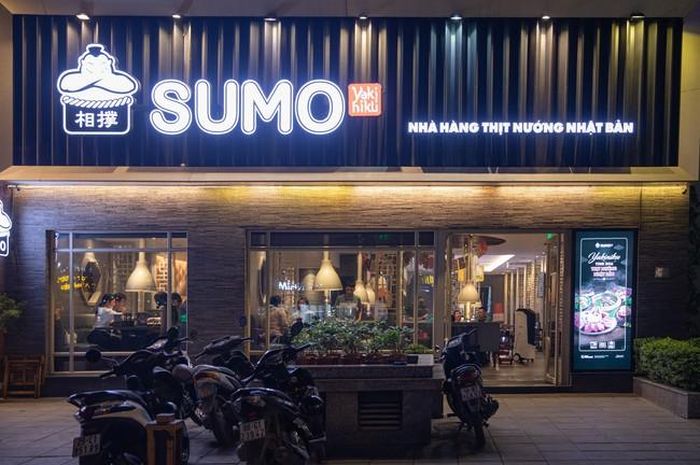 Nhiều thực khách chọn quán Sumo - phố Trần Huy Liệu là nơi thưởng thức ẩm thực Nhật Bản