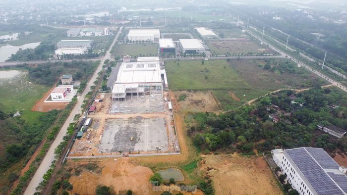 Sau hơn 2 thập kỷ thành lập, đến nay, Khu công nghệ cao Hòa Lạc vẫn còn nhiều đất để trống.