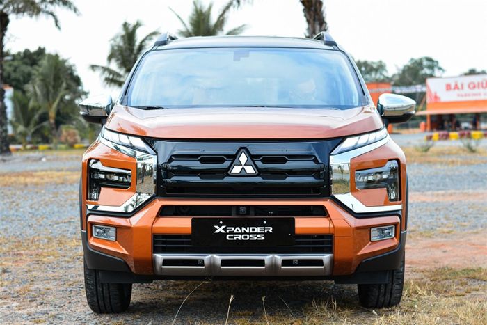 Có thể xem Mitsubishi Xpander là dòng xe đại diện cho sự đa dạng trong phân khúc MPV cỡ nhỏ. Chỉ riêng mẫu xe này đã có 3 phiên bản tại thị trường Việt Nam bao gồm AT, AT Premium và Cross, đi cùng xuất xứ đa dạng từ nhập khẩu đến lắp ráp nội địa. Hiện, giá niêm yết của Mitsubishi Xpander dao động từ 598 triệu đến 698 triệu đồng.