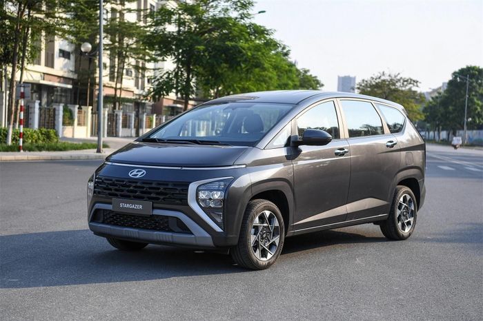 Là một trong 2 tân binh của phân khúc trong năm ngoái, Hyundai Stargazer chào sân bằng doanh số 522 xe ngay trong tháng đầu tiên mở bán. Khi thị trường ôtô của năm 2022 khép lại, mẫu MPV này đạt doanh số 1.121 xe, tương đương sức tiêu thụ trung bình gần 561 xe/tháng.