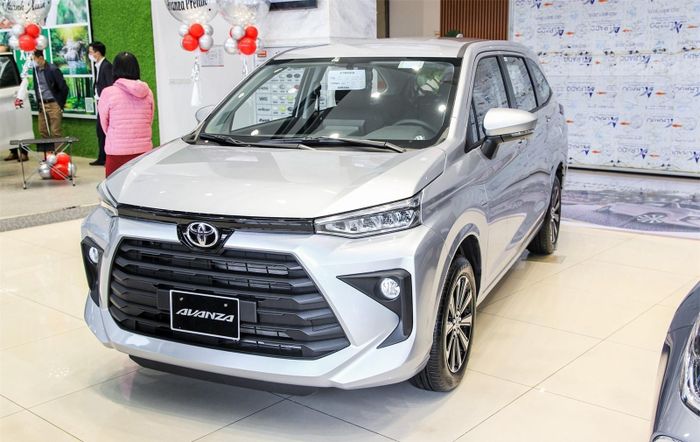 Sau khi được tách bạch doanh số với Toyota Veloz Cross, mẫu MPV bình dân Toyota Avanza Premio cho thấy sức hút không mấy ấn tượng với người tiêu dùng Việt Nam. Mặc dù nằm trong top đầu thị trường ôtô Indonesia về doanh số, sức tiêu thụ của Avanza Premio tại Việt Nam chỉ đạt 3.592 xe sau 12 tháng của năm 2022.