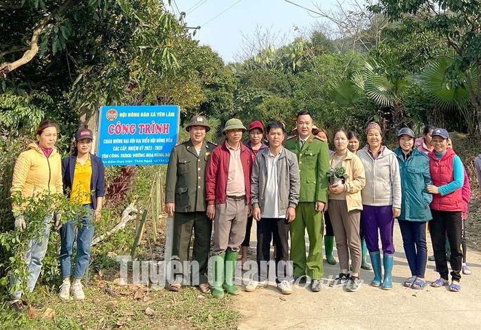 Tuyến đường hoa thôn Ngõa, xã Yên Lâm (Hàm Yên) hoàn thành sau khi được thảo luận, đóng góp ý kiến từ một buổi sinh hoạt chuyên đề. 