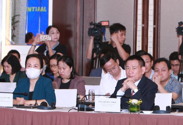 Bộ trưởng Bộ Tài chính Hồ Đức Phớc và Phó Chủ nhiệm Ủy ban Tài chính -Ngân sách Nguyễn Vân Chi dự hội thảo