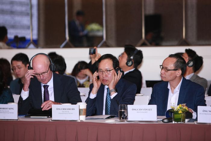 Tổng Giám đốc Tổ hợp Sam Sung tại Việt Nam Choi Joo Ho tham dự hội thảo