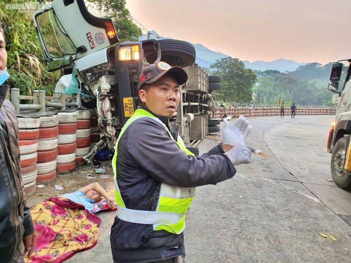Đội cứu hộ SOS đèo Lò Xo luôn có mặt khi người dân gặp nạn, bất kể ngày hay đêm.