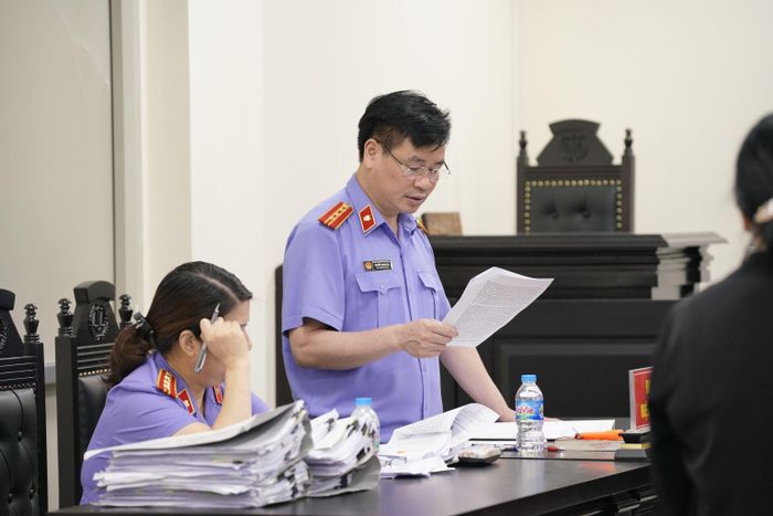 Đại diện VKS tại phiên tòa. Ảnh: H.V.
