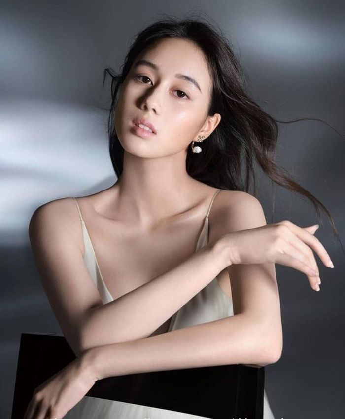 Nhan sắc con gái út của cố tỷ phú Hà Hồng Sân - Hà Siêu Hân