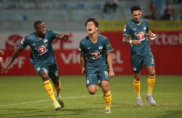 nhưng để thành công, bắt buộc các cầu thủ trẻ phải được ra sân nhiều hơn