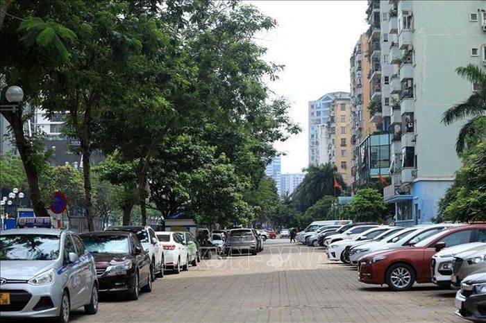 Diện tích đất dành cho giao thông tĩnh vẫn còn rất thấp, chỉ đáp ứng được khoảng 10% tổng nhu cầu đỗ xe toàn thành phố.