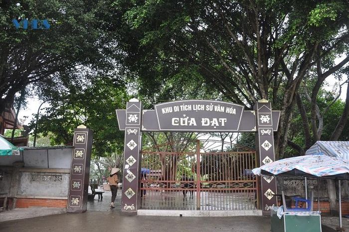 Ngoài ra, khu di tích lịch sử văn hóa Cửa Đạt là điểm đến tâm linh có sức hấp dẫn đặc biệt.