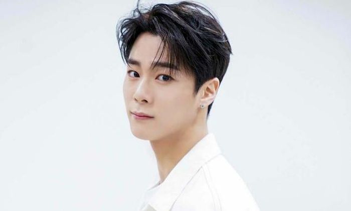 Moonbin (Astro) sinh năm 1998