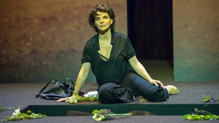 Juliette Binoche cũng là diễn viên kịch có tiếng