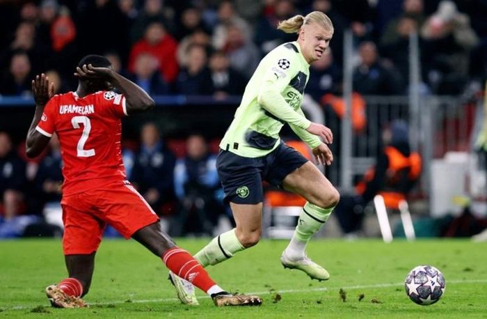 Hình ảnh Dayot Upamecano vụng về để Haaland vượt qua và ghi bàn là hình ảnh tiêu biểu cho sự sa sút của Hùm xám.