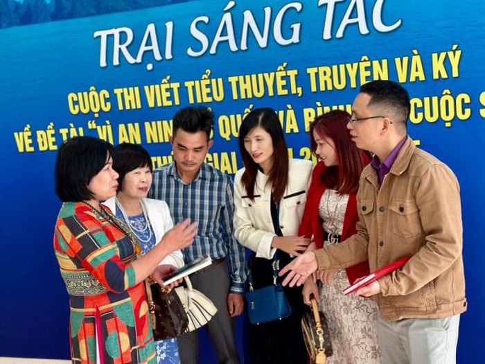 Cuộc thi viết tiểu thuyết, truyện và ký về đề tài “Vì an ninh Tổ quốc và bình yên cuộc sống” lần thứ V thu hút nhiều nhà văn trong và ngoài lực lượng CAND.
