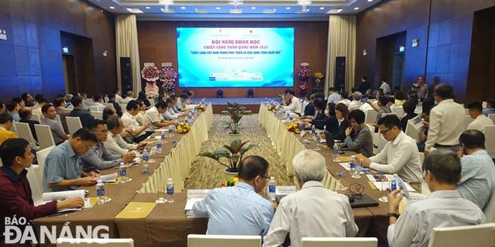 Quang cảnh hội nghị khoa học chủ đề “Chiếu sáng Việt Nam trong phát triển và ứng dụng công nghệ mới”. Ảnh: HOÀNG HIỆP