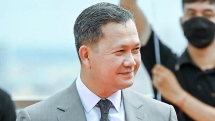 Trước đó, Thủ tướng Hun Sen nói ngay cả khi không phải con trai của ông, Đại tướng Hun Manet vẫn xứng làm lãnh đạo tương lai nhờ năng lực bản thân.