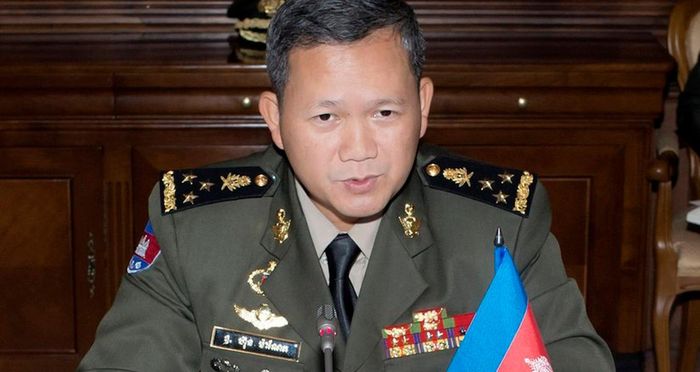 Tướng Hun Manet, 45 tuổi, là Phó tổng tư lệnh các lực lượng vũ trang Hoàng gia Campuchia và Tư lệnh Lục quân Hoàng gia Campuchia.