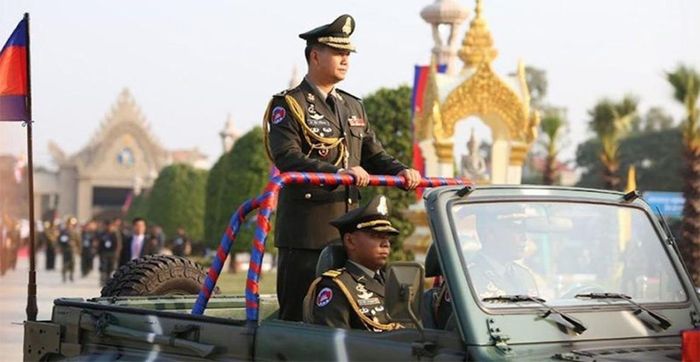 Thông cáo CPP từng mô tả Hun Manet là "người kế nhiệm xứng đáng và mạnh mẽ" nhờ được Thủ tướng Hun Sen trực tiếp đào tạo và truyền thụ kinh nghiệm, cho rằng con trai Thủ tướng Campuchia sẽ giúp bảo đảm hòa bình, ổn định và mang đến tiến bộ cho đất nước.