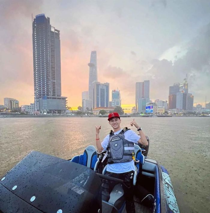 Ngắm bộ sưu tập siêu xe của Phan Công Khanh, dân tình đều cảm thấy choáng váng bởi dòng xe sang nào cũng đều có đủ.