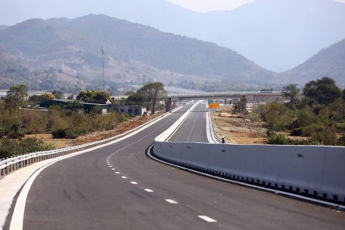 Theo chủ đầu tư, Dự án hoàn thành đưa vào thông xe sớm sẽ góp phần rút ngắn thời gian đi lại giữa các vùng kinh tế trọng điểm, tạo điều kiện thúc đẩy nhanh sự hình thành và phát triển các khu công nghiệp. Đặc biệt, hiện nay Khánh Hòa đang bước vào cao điểm mùa du lịch, lượng khách di chuyển đến và đi rất lớn.