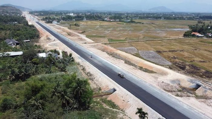 Mới đây, Tập đoàn Sơn Hải đã xin Bộ GTVT được bảo hành 10 năm với những đoạn đường thuộc tuyến cao tốc mà đơn vị này đang làm.