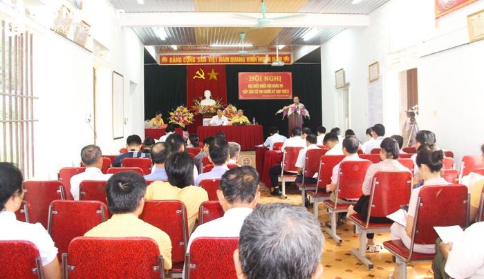 Quang cảnh tiếp xúc cử tri tại xã Nghĩa Hiếu, huyện Nghĩa Đàn. Ảnh: M.H