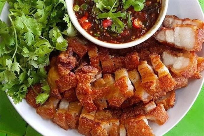 Thịt ba chỉ chiên giòn kiểu Thái ngon khó cưỡng.