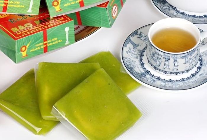 Hàng Than là địa chỉ bán bánh cốm chuẩn vị Hà Nội được nhiều ghé mua.