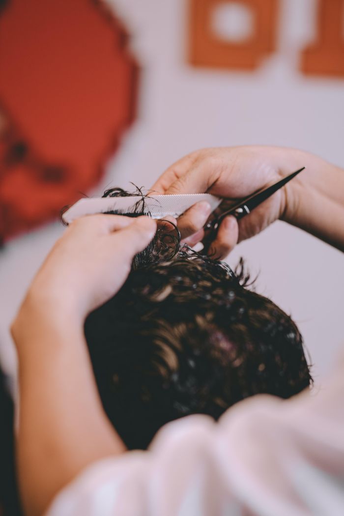 Gội đầu quá nhiều không tốt cho tóc và da đầu. Ảnh minh họa: Maria Orlova/Pexels.