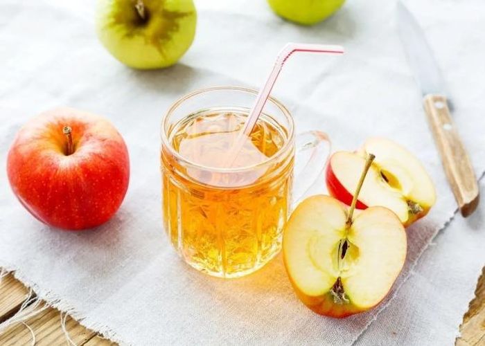 Thường xuyên uống nước ép táo ngăn ngừa các dấu hiệu lão hóa sớm.