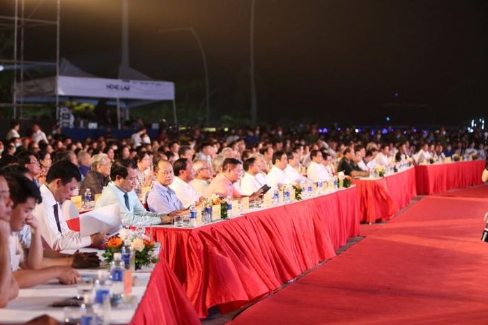 Nhiều lãnh đạo, nguyên lãnh đạo Trung ương và tỉnh Hà Tĩnh; đại diện các sở ban ngành địa phương tham dự tại buổi Lễ. (Ảnh: T.T).